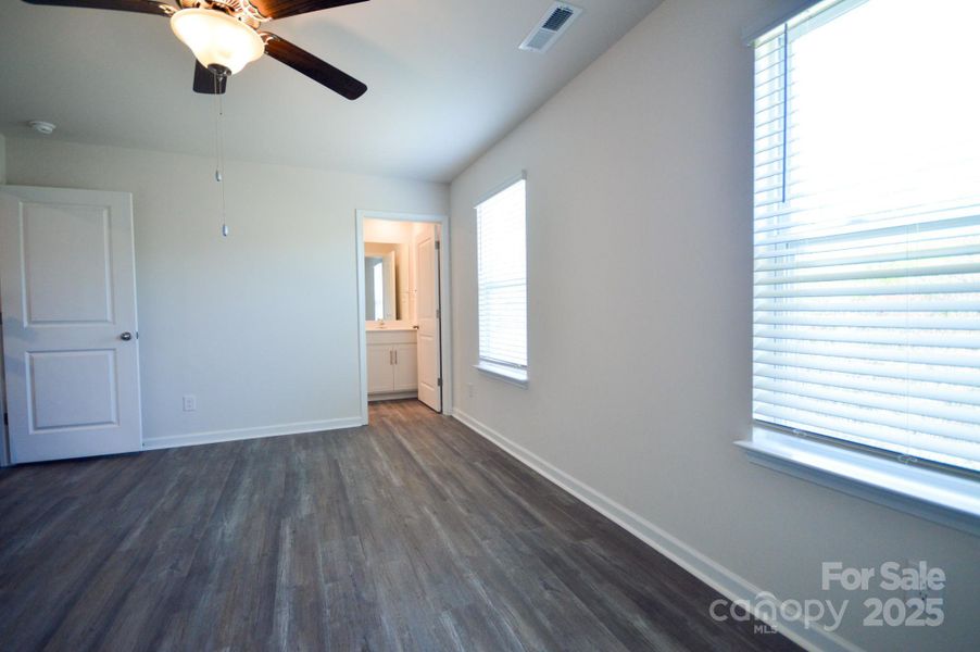 Spacious, unfurnished interior of a new home in Aberdeen Place, Asheville (Image 16).