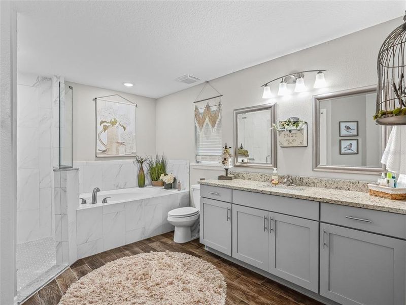Furnished interior view inside a new home in , Bushnell (Image 33).
