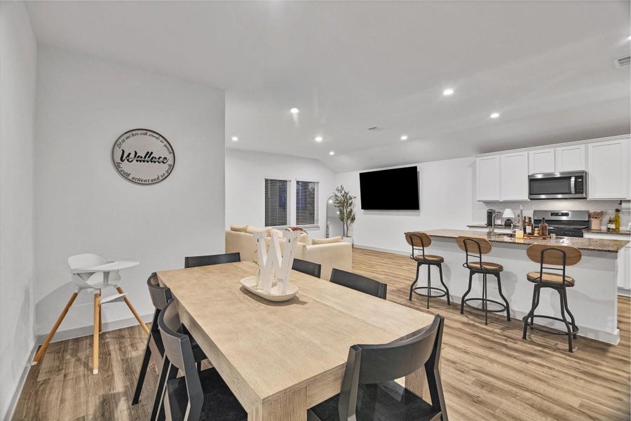 Furnished interior view inside a new home in , Baytown (Image 11).