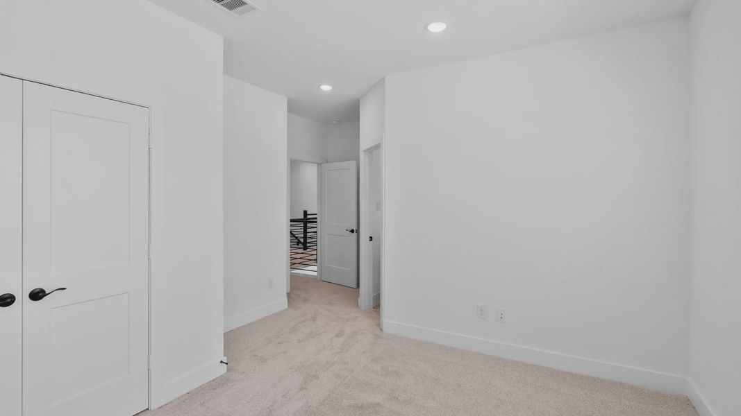 Spacious, unfurnished interior of a new home in Evergreen 60s, Conroe (Image 37).