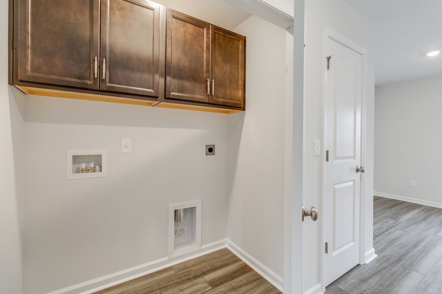 Spacious, unfurnished interior of a new home in Astoria, Columbia (Image 20).