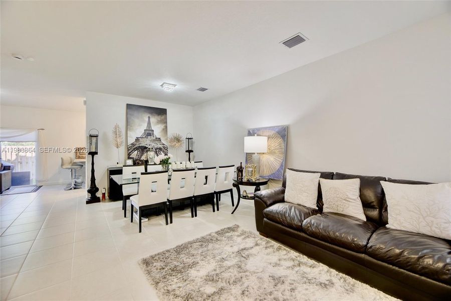Furnished interior view inside a new home in , Coral Springs (Image 5).