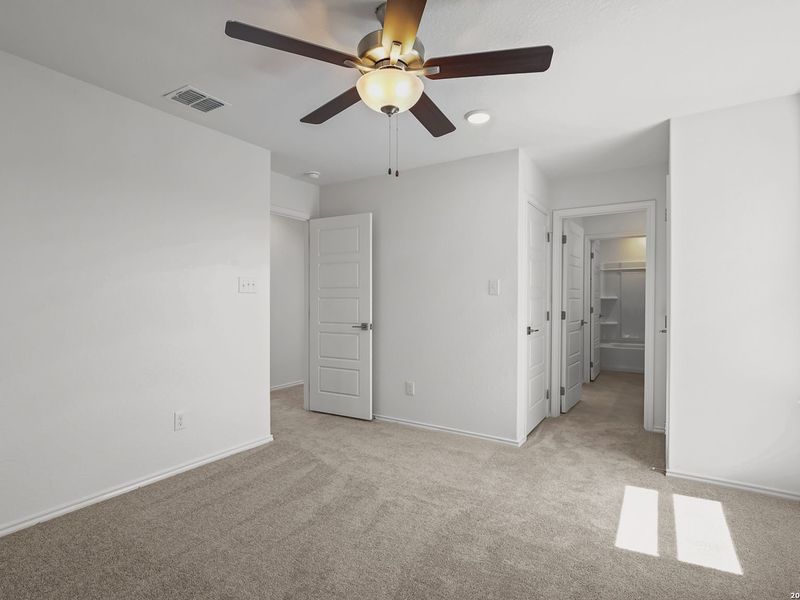Spacious, unfurnished interior of a new home in Comanche Ridge, San Antonio (Image 35).