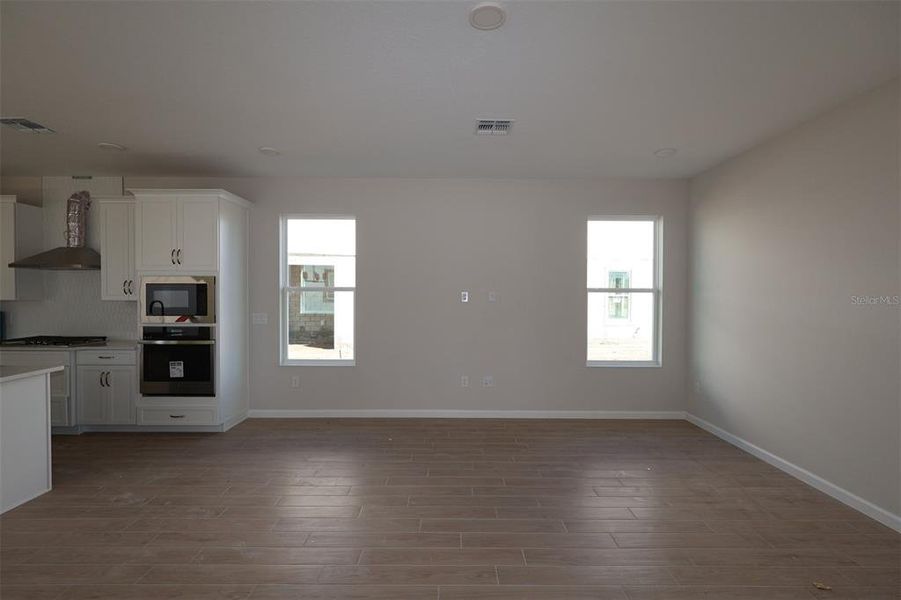 Spacious, unfurnished interior of a new home in Center Lake on the Park, St. Cloud (Image 6).