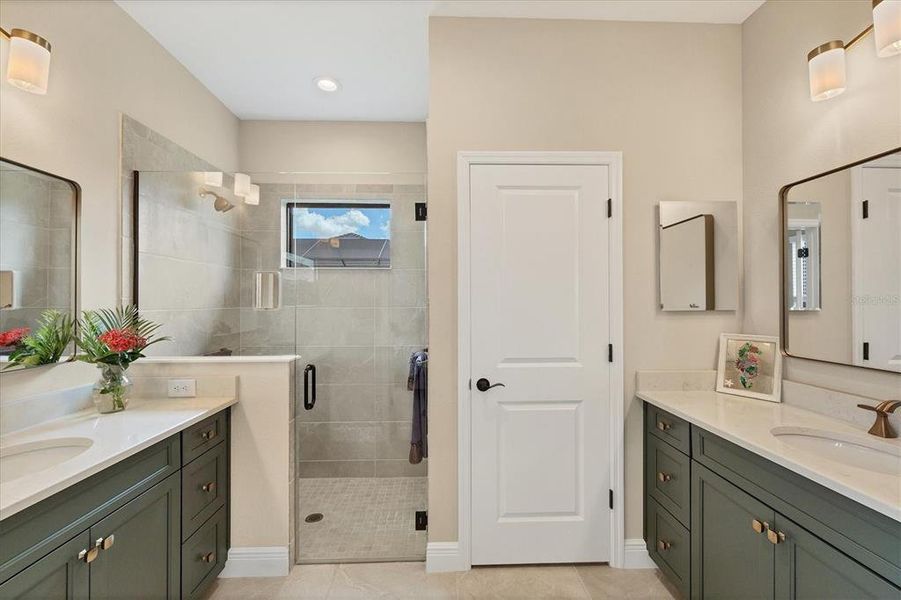 Furnished interior view inside a new home in , Englewood (Image 39).