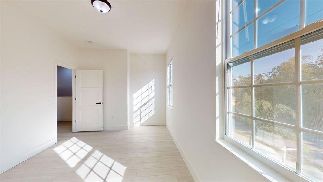 Spacious, unfurnished interior of a new home in , Tampa (Image 48).