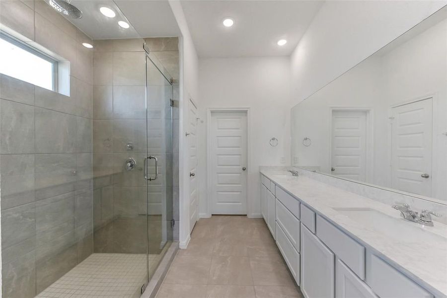 Furnished interior view inside a new home in River Ranch Meadows, Dayton (Image 5).