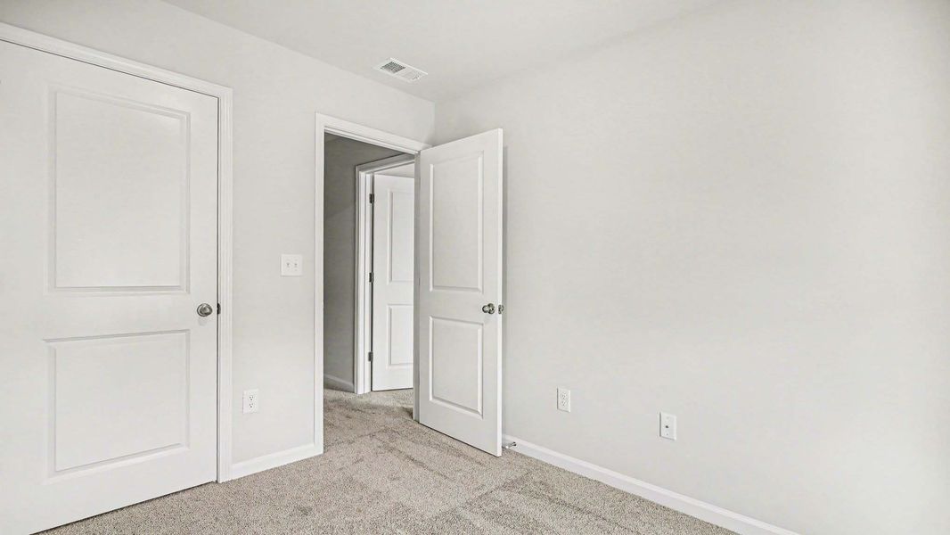 Spacious, unfurnished interior of a new home in Sandpiper Place, Myrtle Beach (Image 9).