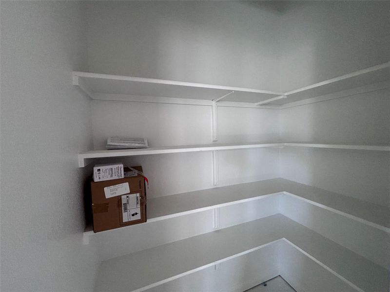 Spacious, unfurnished interior of a new home in The Colony, Bastrop (Image 8).