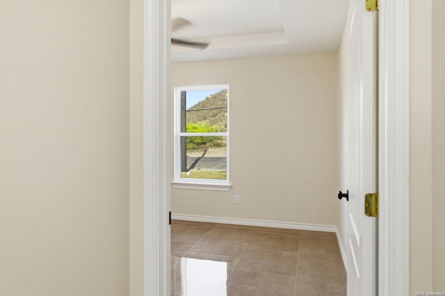 Spacious, unfurnished interior of a new home in , Eagle Pass (Image 11).