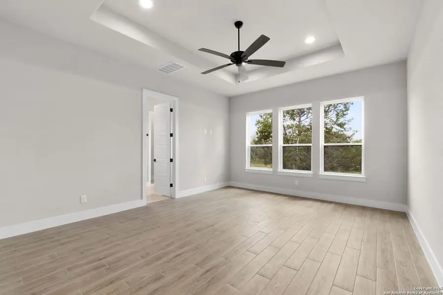 Spacious, unfurnished interior of a new home in , Wimberley (Image 8).