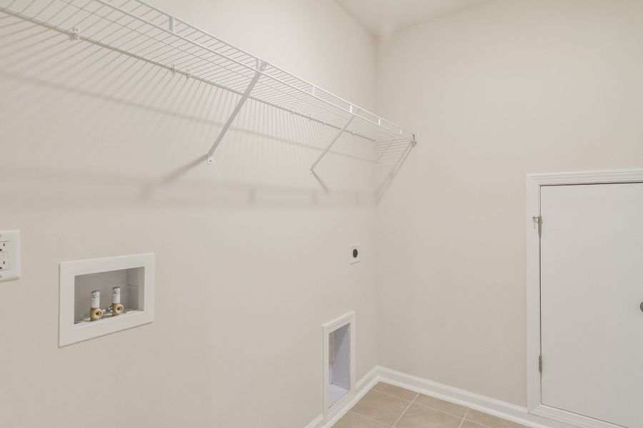 Representative unfurnished interior of a home built from the Nile by Veranda Homes in Heritage Bay, Sumter (Image 42).