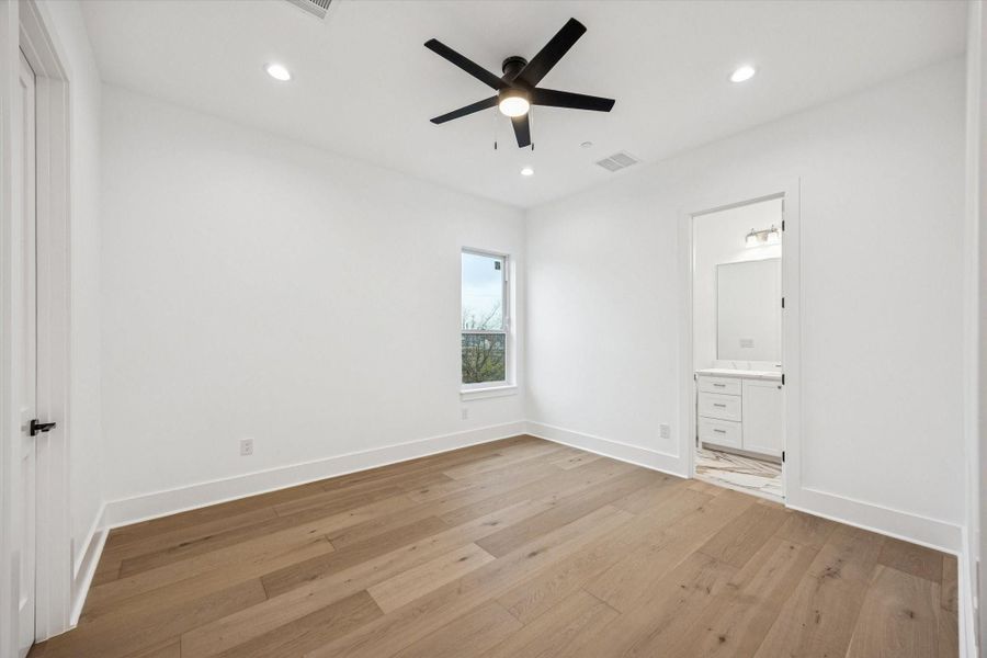 Spacious, unfurnished interior of a new home in , Bellaire (Image 23).