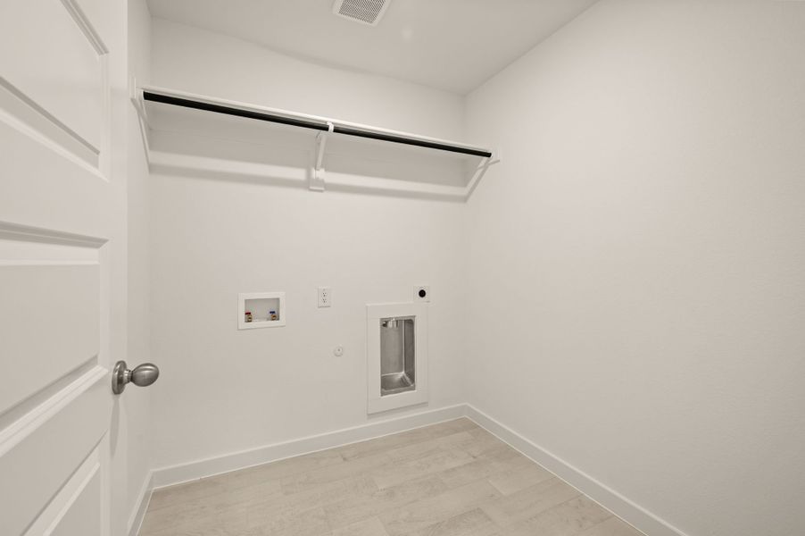 Spacious, unfurnished interior of a new home in Runaway Bay, Runaway Bay (Image 23).