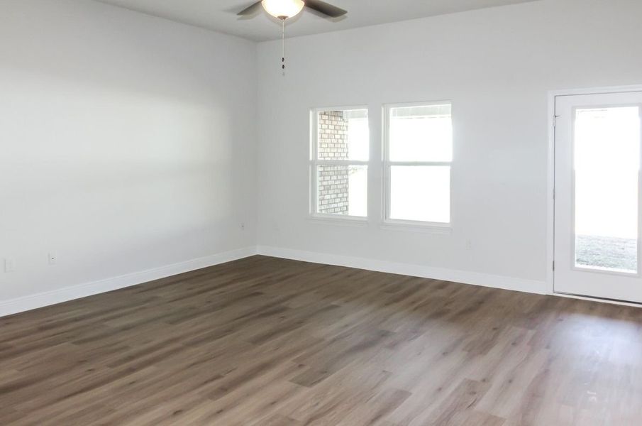 Spacious, unfurnished interior of a new home in Pecan Valley, Cantonment (Image 16).