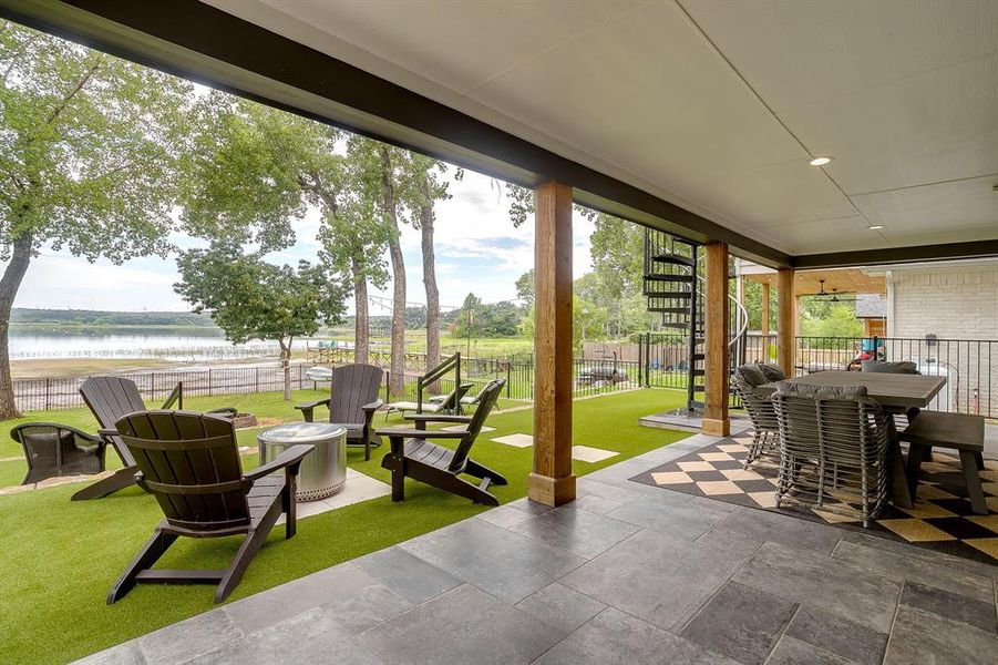 Exterior details and patio area of a home in , Weatherford (Image 19).