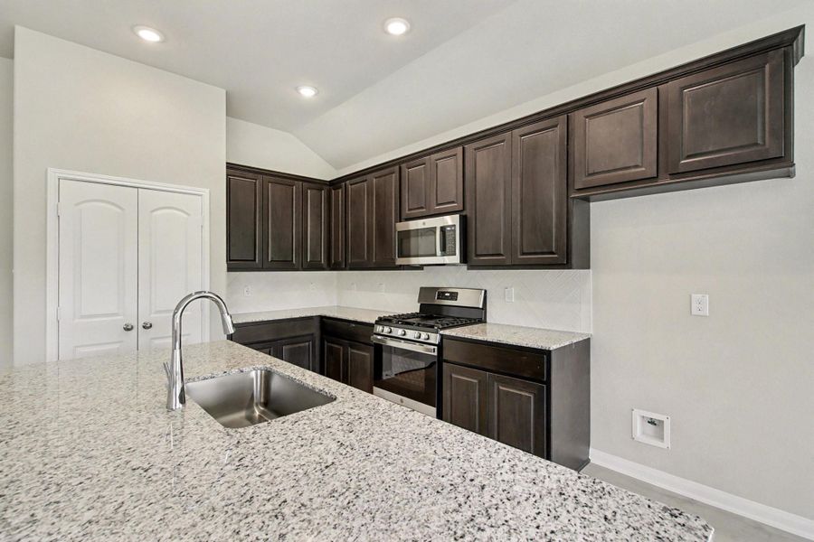 Furnished interior view inside a new home in Columbia Lakes, West Columbia (Image 8).