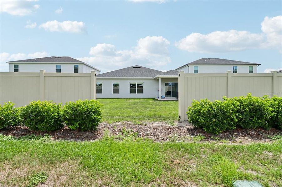 Exterior details and patio area of a home in , Sumterville (Image 28).