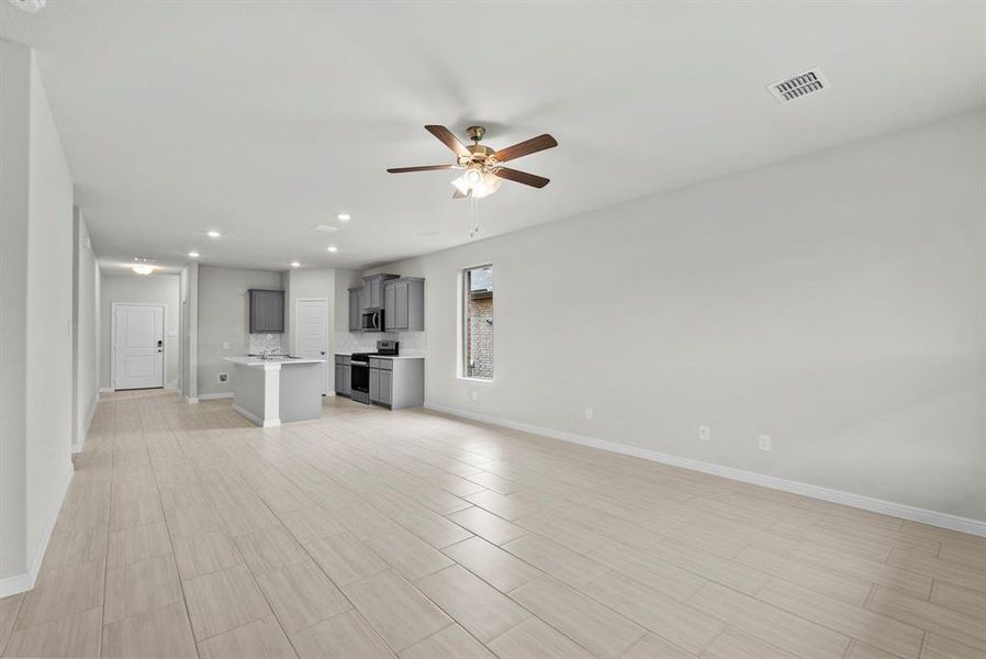 Spacious, unfurnished interior of a new home in The Canyons, Keene (Image 18).