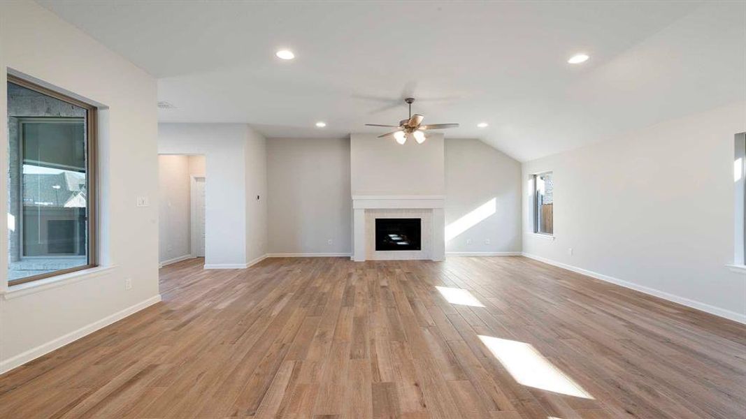 Spacious, unfurnished interior of a new home in Avondale, Fate (Image 18).