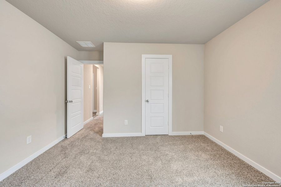 Spacious, unfurnished interior of a new home in Winding Brook, San Antonio (Image 34).