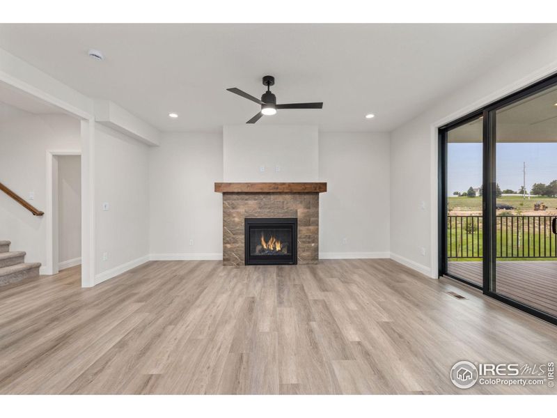 Imagine decorating and furnishing this home your own way