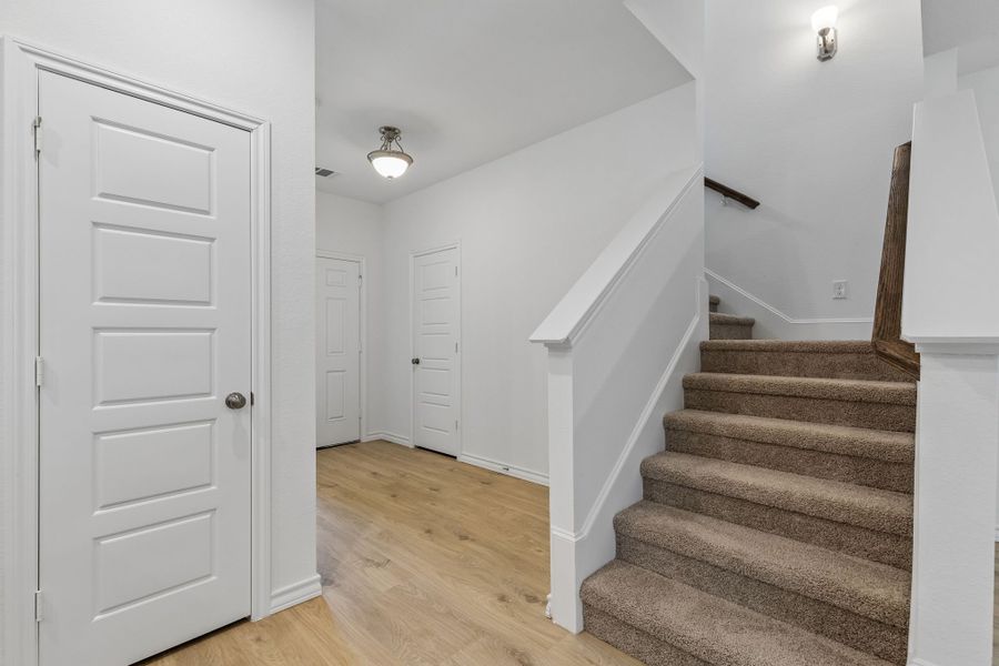 Spacious, unfurnished interior of a new home in Eagle Cove, Denton (Image 18).