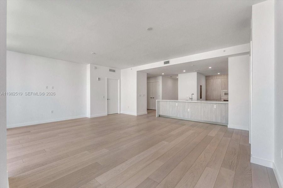 Spacious, unfurnished interior of a new home in , Bay Harbor Islands (Image 10).