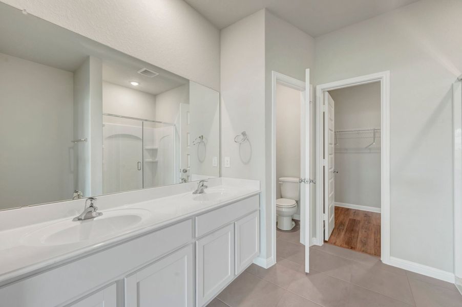 Owner's Bathroom Owner's Bathroom