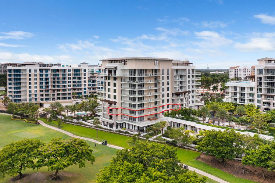 Condo located in Boca Raton, FL showcasing its design and architecture (Image 5).