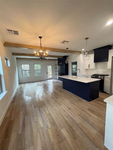 Spacious, unfurnished interior of a new home in , Conroe (Image 11).