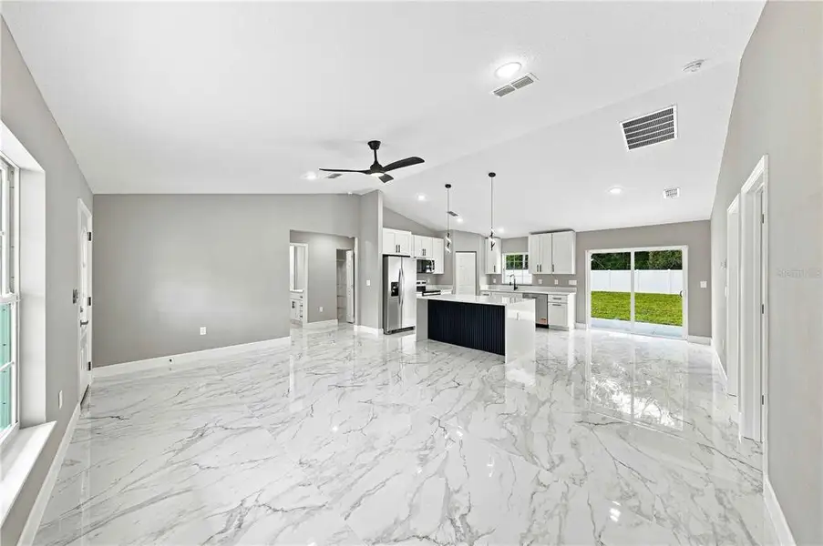 Spacious, unfurnished interior of a new home in , Ocala (Image 19).