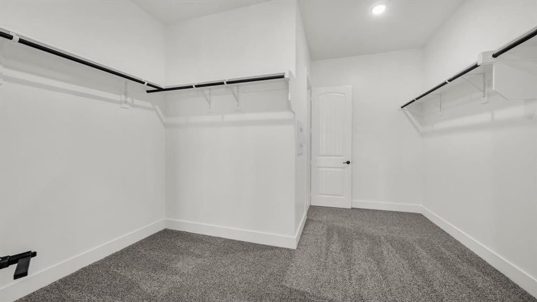 Spacious, unfurnished interior of a new home in Woodland Lakes, Weatherford (Image 23). Spacious, unfurnished interior of a new home in Woodland Lakes, Weatherford (Image 23).