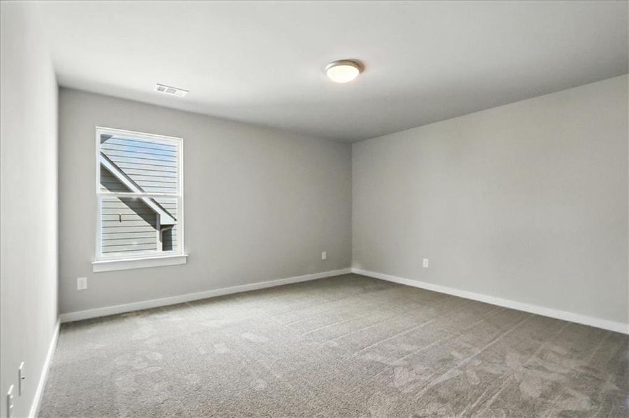 Spacious, unfurnished interior of a new home in , Jefferson (Image 29).