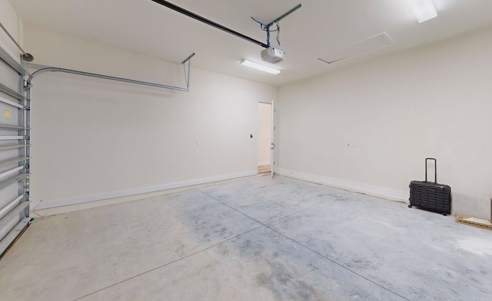 Spacious, unfurnished interior of a new home in Oakmont, Gainesville (Image 26).