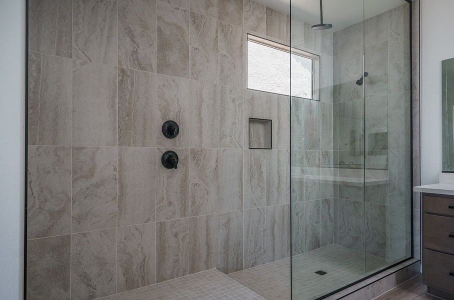 Representative interior finishes for a home built from the Willow by William Ryan Homes in Alta Vida at Westpark, Buckeye (Image 23).