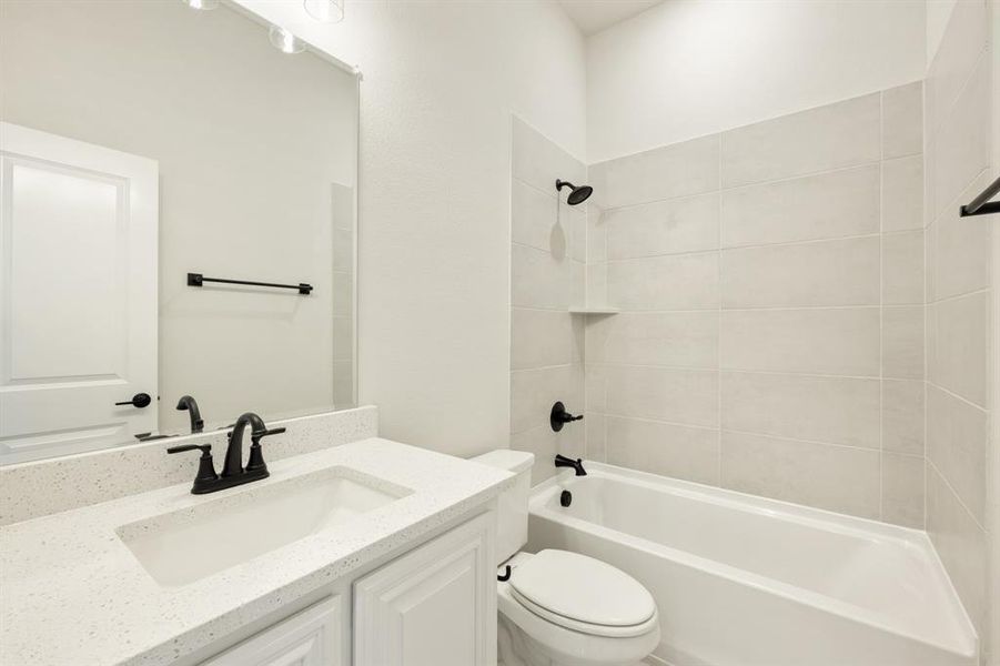 Furnished interior view inside a new home in The Retreat at North Grove 60, Waxahachie (Image 15). Furnished interior view inside a new home in The Retreat at North Grove 60, Waxahachie (Image 15).