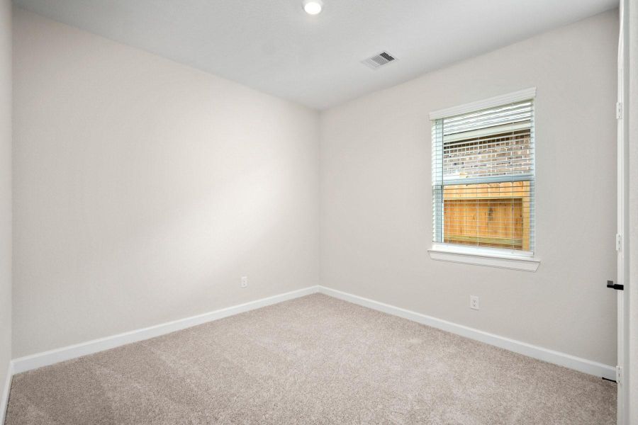 Spacious, unfurnished interior of a new home in Wedgewood Forest, Conroe (Image 17).