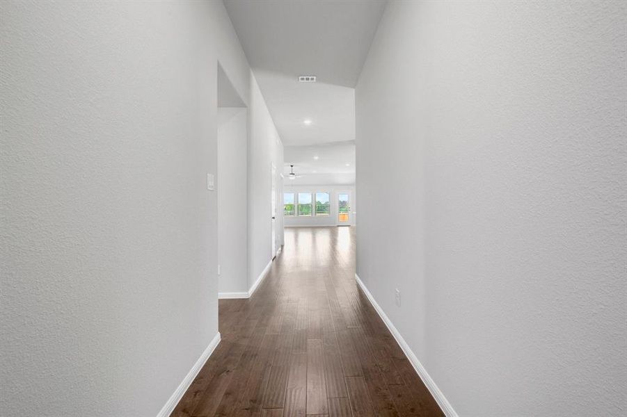 Spacious, unfurnished interior of a new home in Sanderos, Fort Worth (Image 17).