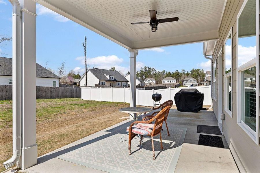 Exterior details and patio area of a home in , Rome (Image 4).