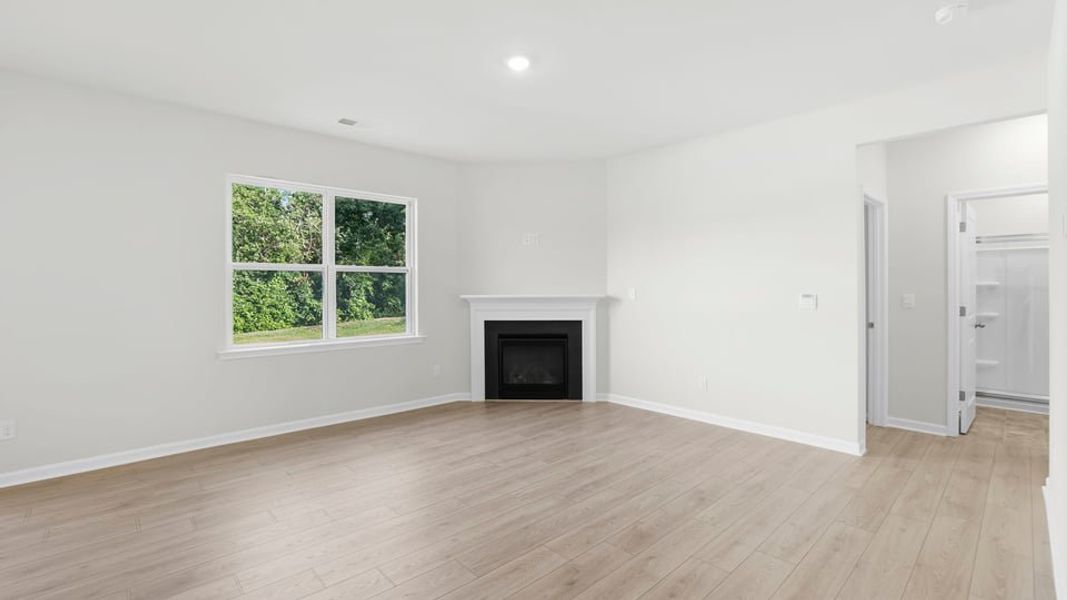 Spacious, unfurnished interior of a new home in Chestnut Ridge, Greenville (Image 20).