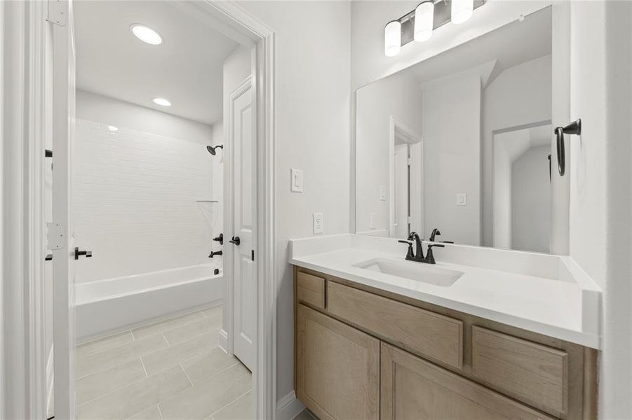 24. 2215 Clairmount - 4TH Bath 24. 2215 Clairmount - 4TH Bath