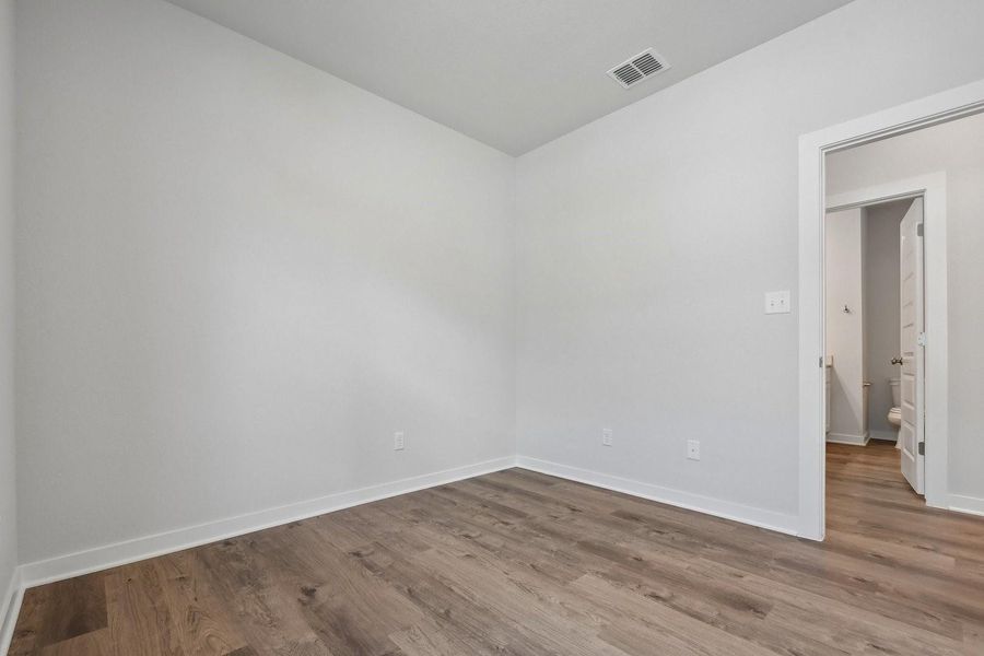 Spacious, unfurnished interior of a new home in Jennings Place, Georgetown (Image 16).