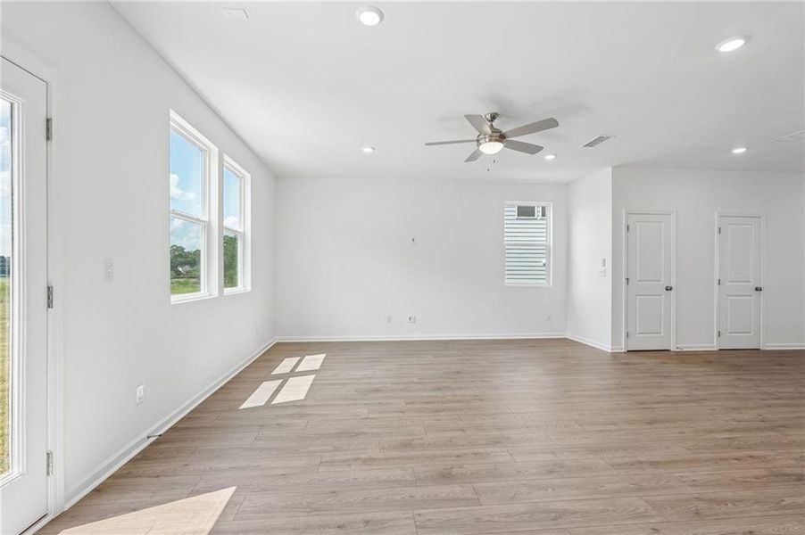 Spacious, unfurnished interior of a new home in Heritage River, Euharlee (Image 20).