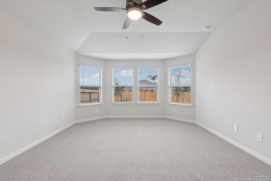 Spacious, unfurnished interior of a new home in Fox Falls, Boerne (Image 33).