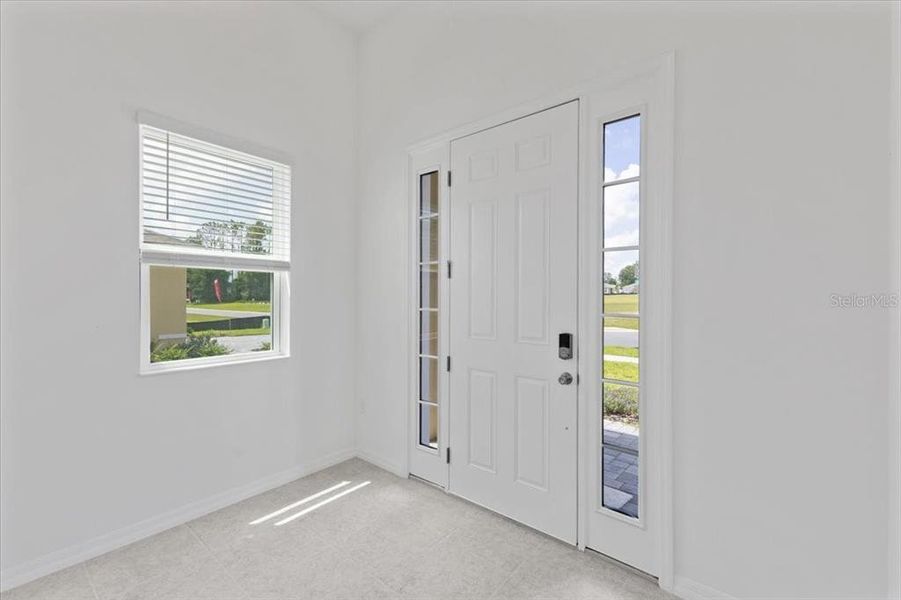 Spacious, unfurnished interior of a new home in Mirror Lake Village, Fruitland Park (Image 11).