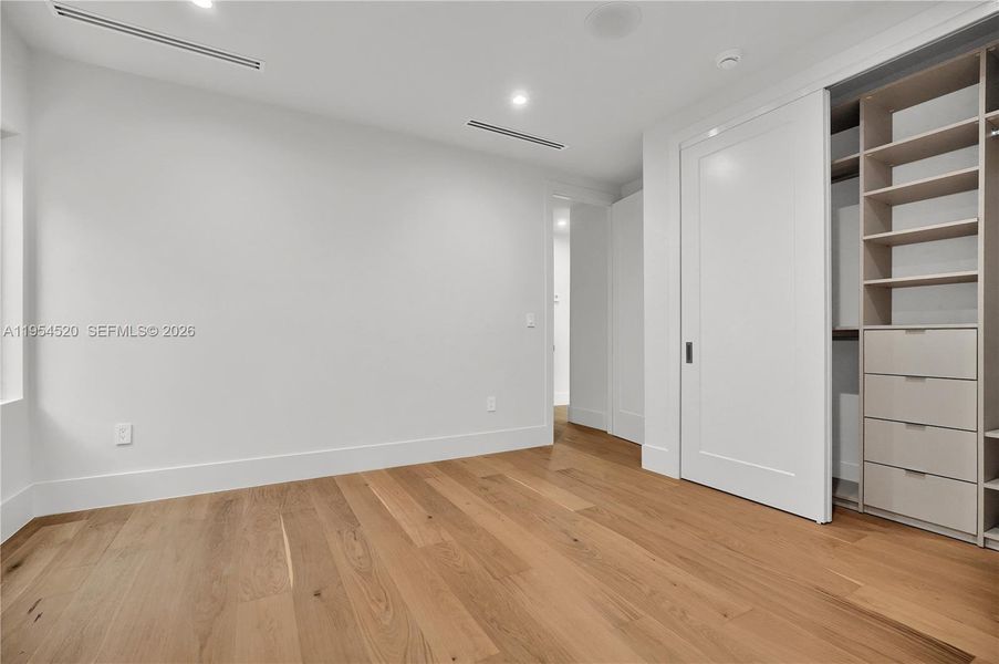 Spacious, unfurnished interior of a new home in , Miami (Image 12).