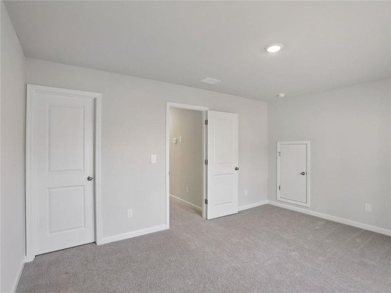 Spacious, unfurnished interior of a new home in River Pointe, Monroe (Image 15).