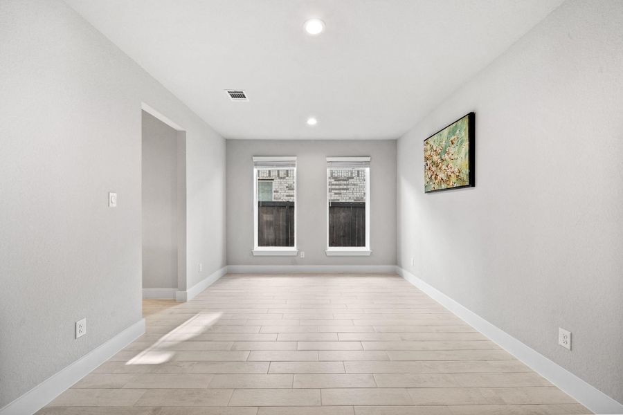 Spacious, unfurnished interior of a new home in Morton Creek Ranch, Katy (Image 22).