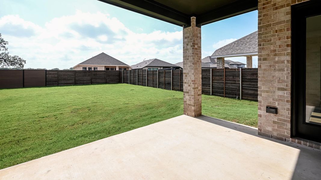 Exterior details and patio area of a home in Juniper Springs, Lockhart (Image 20).